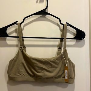 Skims Fits Everybody Scoop Neck Medium